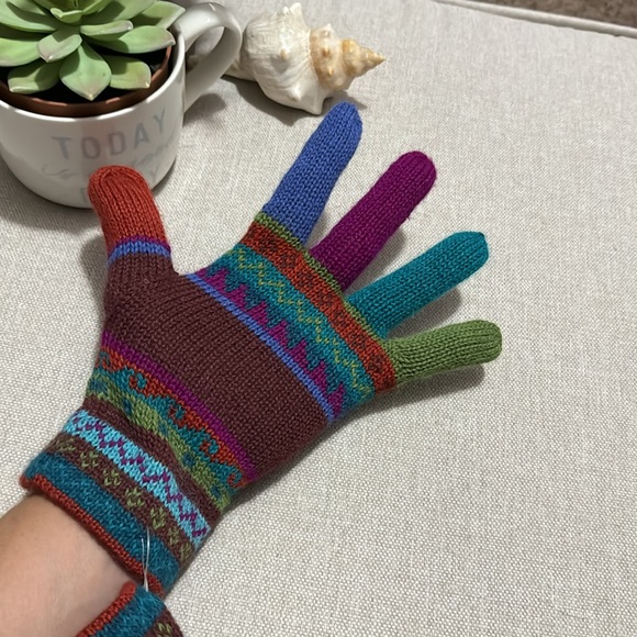 NWT Gloves-Made in Peru-100% Alpaca Yarn-Wmn Sz Sm-Bright Colors-Lightweight - Picture 8 of 10